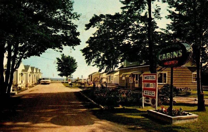 Northland Beach Cottages (Northland Beach Cabins) - Old Postcard (newer photo)